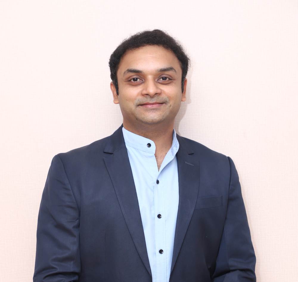 <strong>Rakshit </strong> Shah